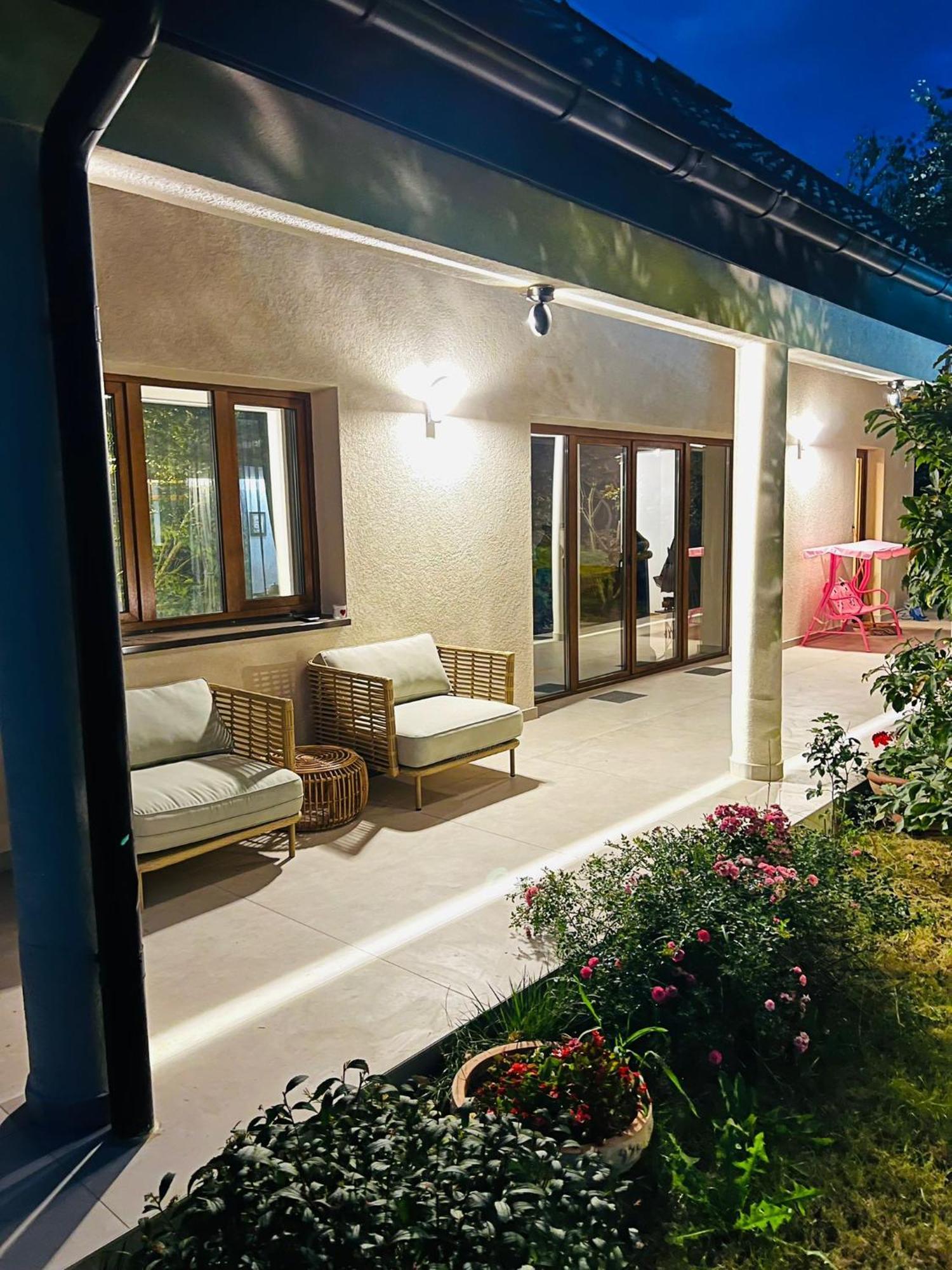 Villa Evie'S Tree House Dragomirna Exterior foto